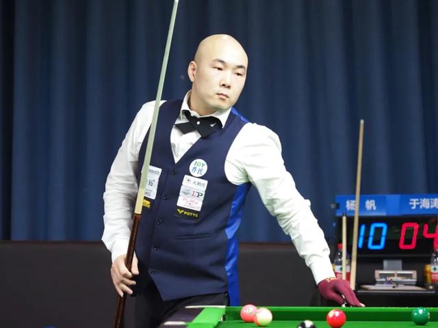 球各地的足 球各地的足